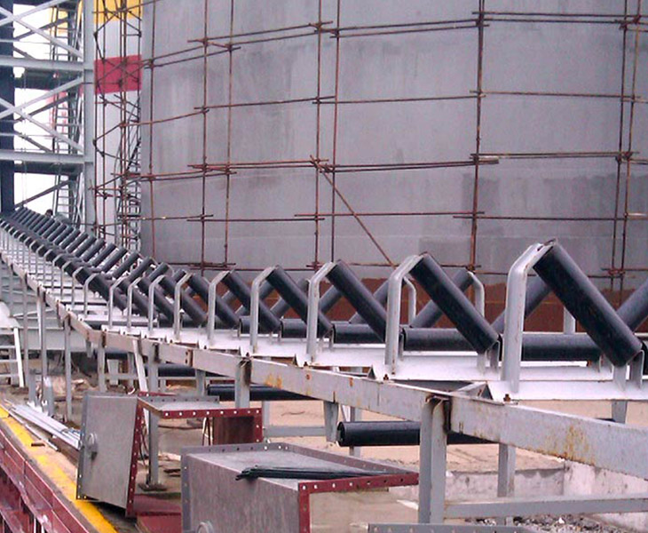 Belt conveyor rollers achieve efficient material transport through three core functions: driving, carrying and guiding.