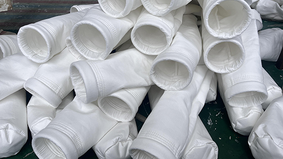 Polyester (PET) filter bags provide efficient filtration within the 125-140°C range, featuring high air volume, low resistance, abrasion resistance, and high strength, with short-term tolerance up to 170°C—making them an optimal choice for steel, cement, wood processing, and similar industries.