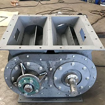 Double-axis rotary airlock valves