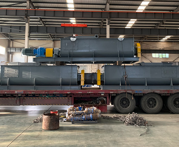 Custom twin-shaft screw conveyor