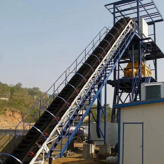 Steep angle corrugated sidewall conveyor for mining ore transport