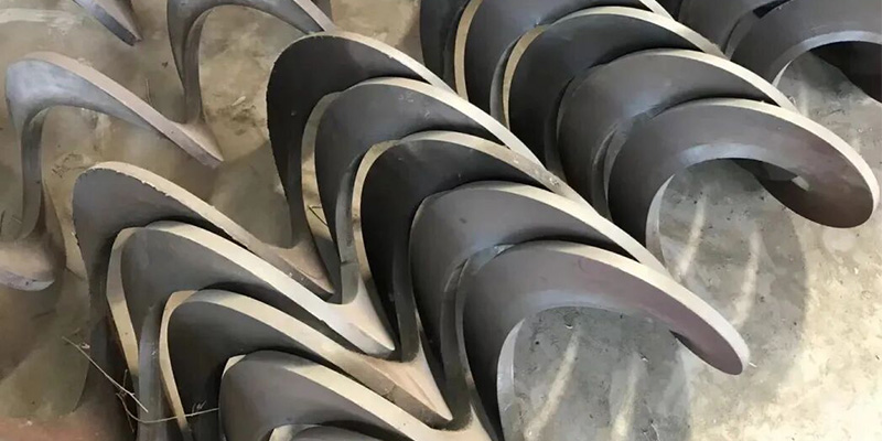 Blades of shaftless screw conveyors