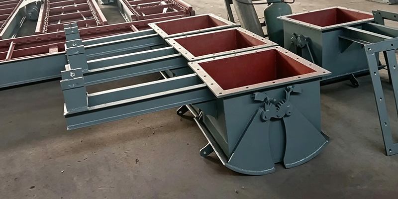 clamshell gate for bulk solids processing system