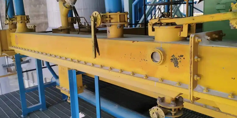 Air-slide conveyor in a cement plant