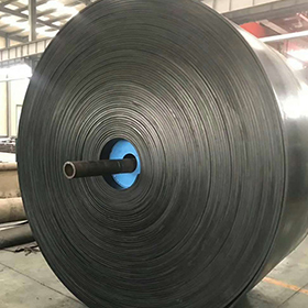 Rubber conveyor belt for transporting cement clinker